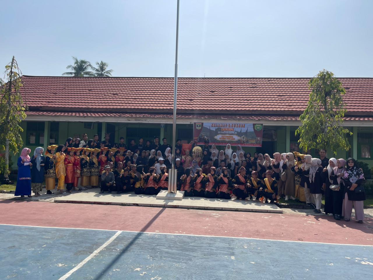 LAUNCHING KEGIATAN SILAT TRADISI DI SMK NEGERI 1 LUBUK BASUNG