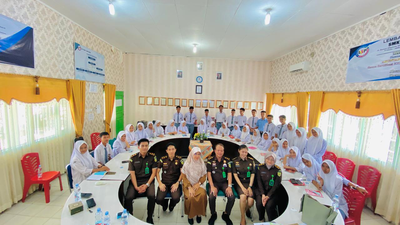 Jaksa Mengajar di SMKN 1 Lb Basung,Tingkatkan Kesadaran Siswa tentang Bahaya Narkoba