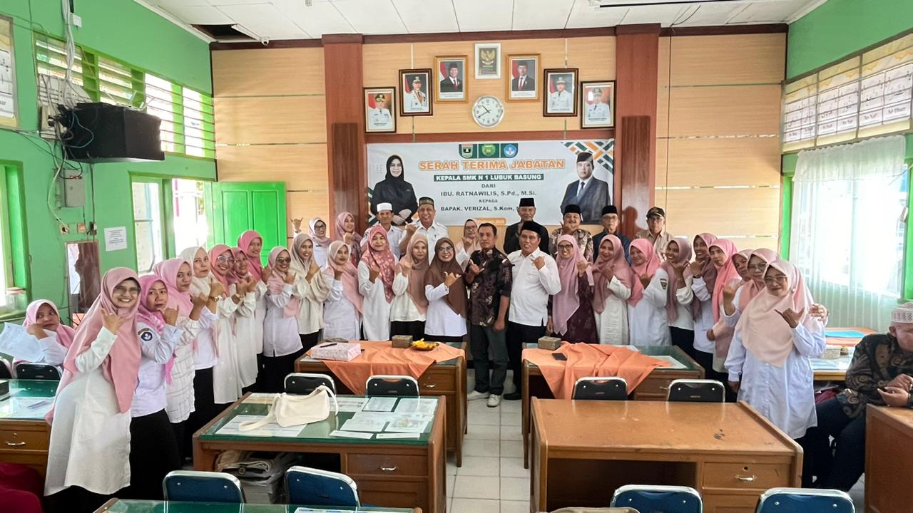 Serah Terima Jabatan Kepala SMKN 1 Lubuk Basung Berlangsung Khidmat