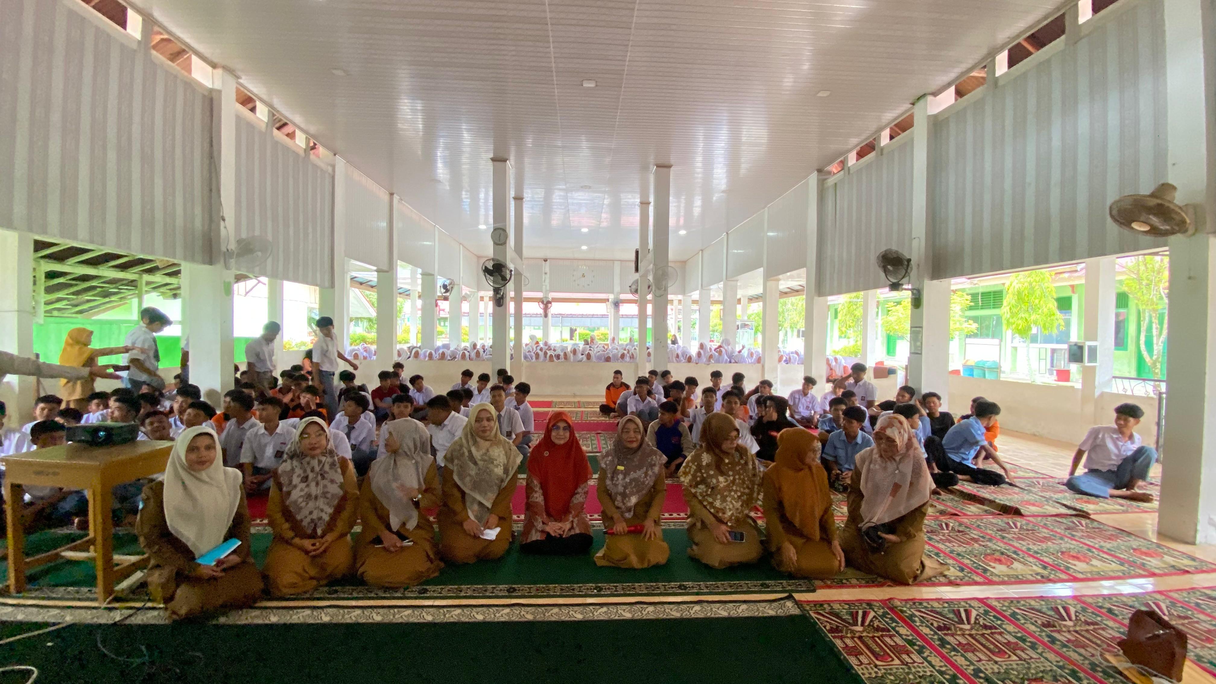 Sosialisasi KLIK GEMA di SMKN 1 Lubuk Basung: Edukasi Perilaku Remaja Berkarakter