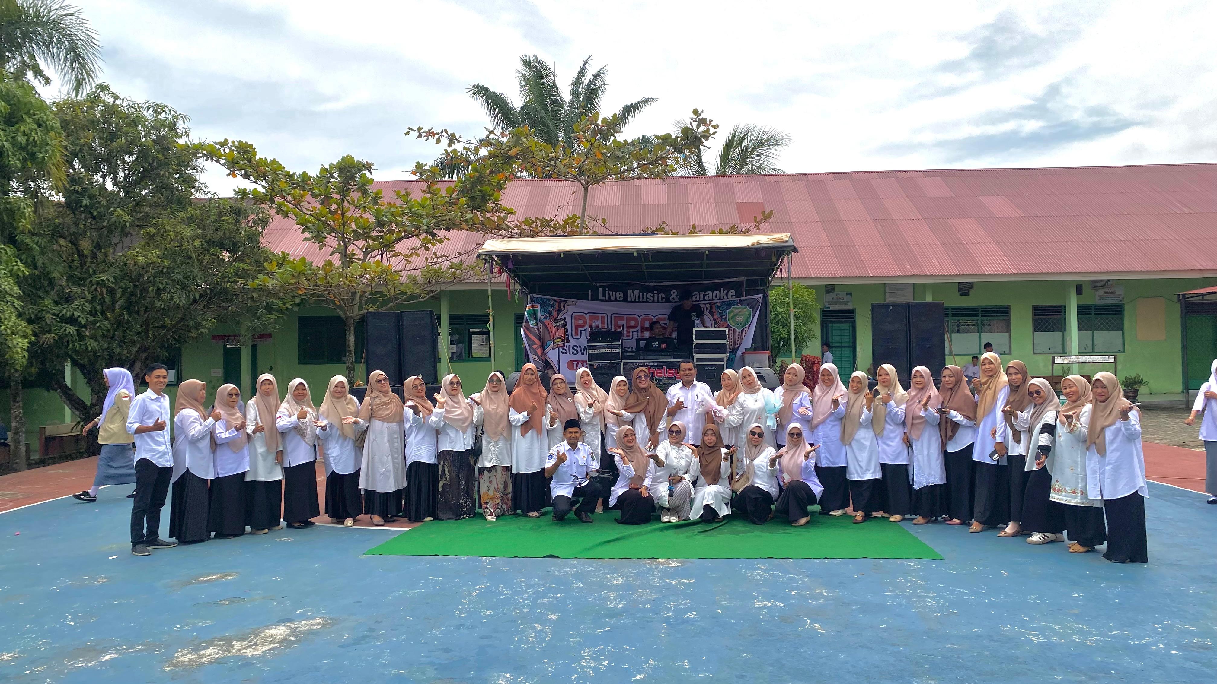 SMKN 1 Lubuk Basung menggelar acara pelepasan siswa kelas XII